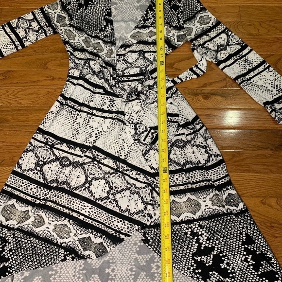 BCBGMaxAzria Adele Snakeskin Wrap Dress Size XS - Picture 3 of 7